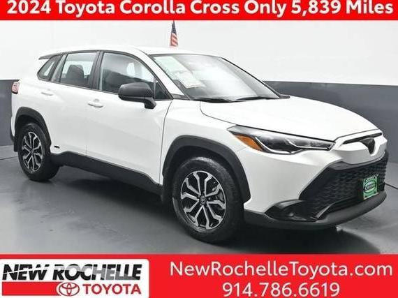 TOYOTA COROLLA CROSS 2024 7MUFBABG2RV052315 image